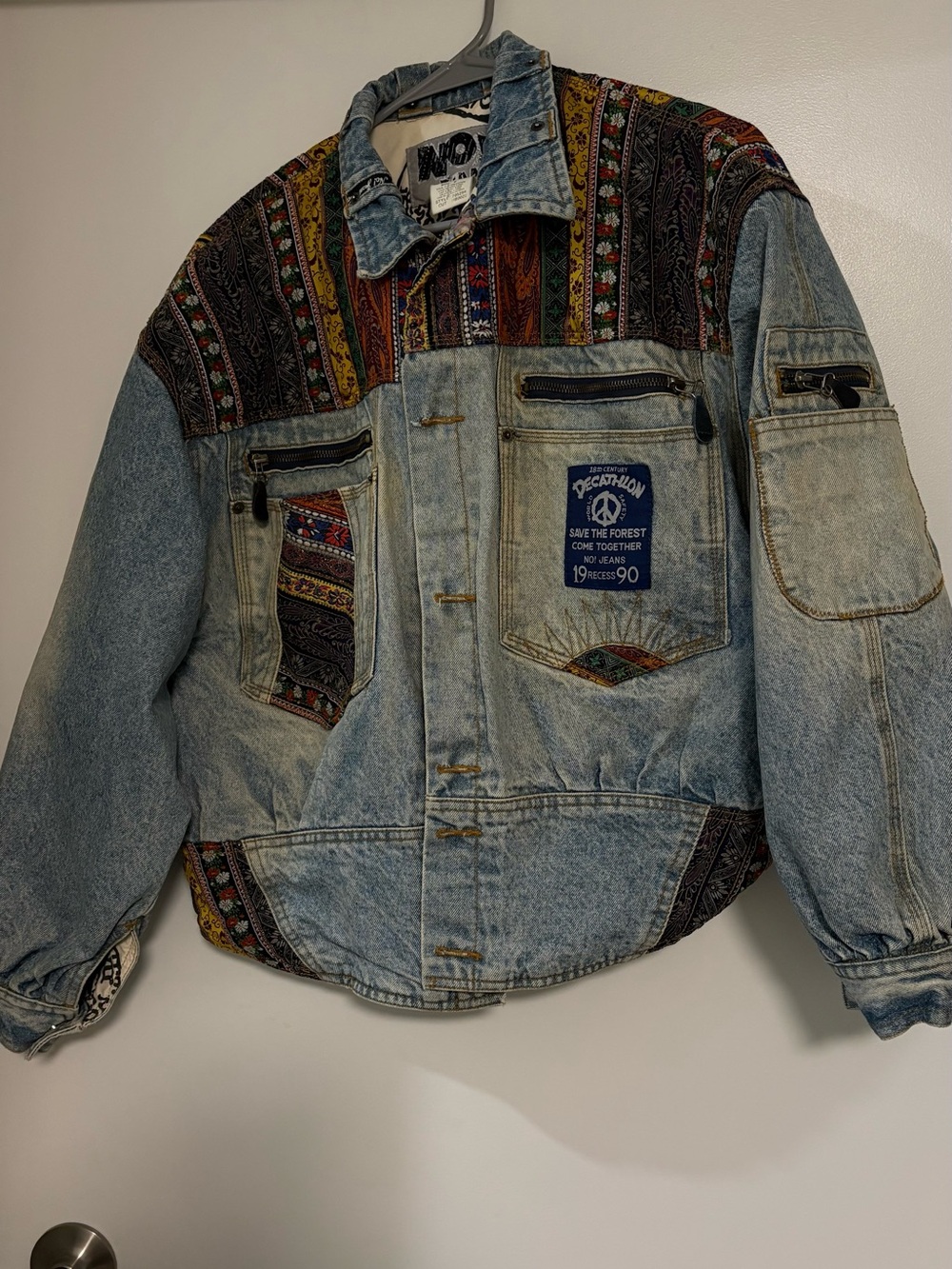 RARE VINTAGE NO! Jeans 90s-Light Wash Denim Jacket with Multicolor Pattern